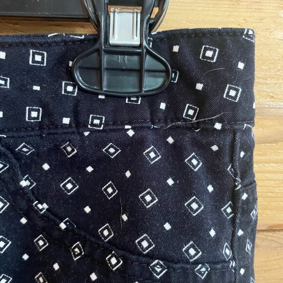 SO Shorts with Diamond Pattern Size 5 - Picture 2 of 6